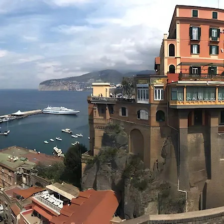 Palazzo Tritone & Abagnale Bed & Breakfast