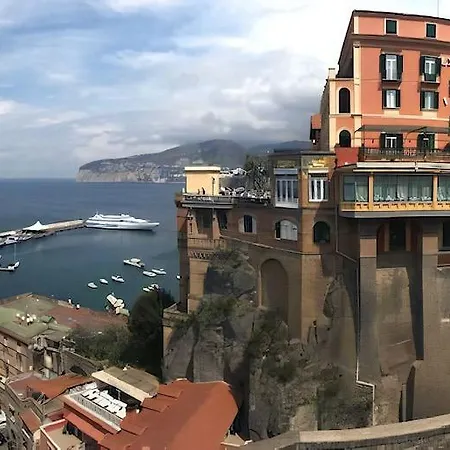 Alojamento de Acomodação e Pequeno-almoço Palazzo Tritone & Abagnale