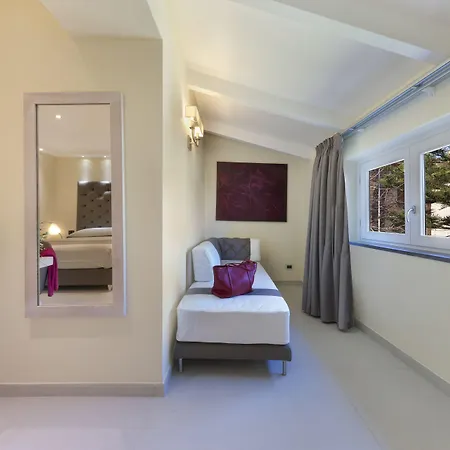 Palazzo Tritone & Abagnale Bed & Breakfast