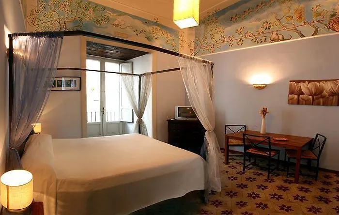 Palazzo Tritone & Abagnale Bed & Breakfast 4*