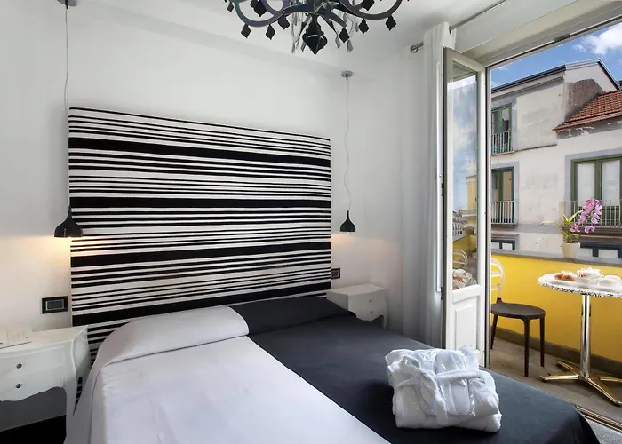 Bed & Breakfast Palazzo Tritone & Abagnale 4*